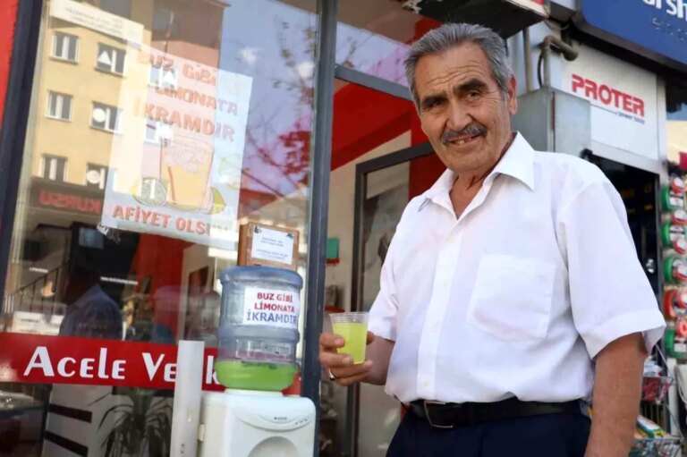 sivasta-ucretsiz-limonata-dagitimi-BXezHIBi.jpg