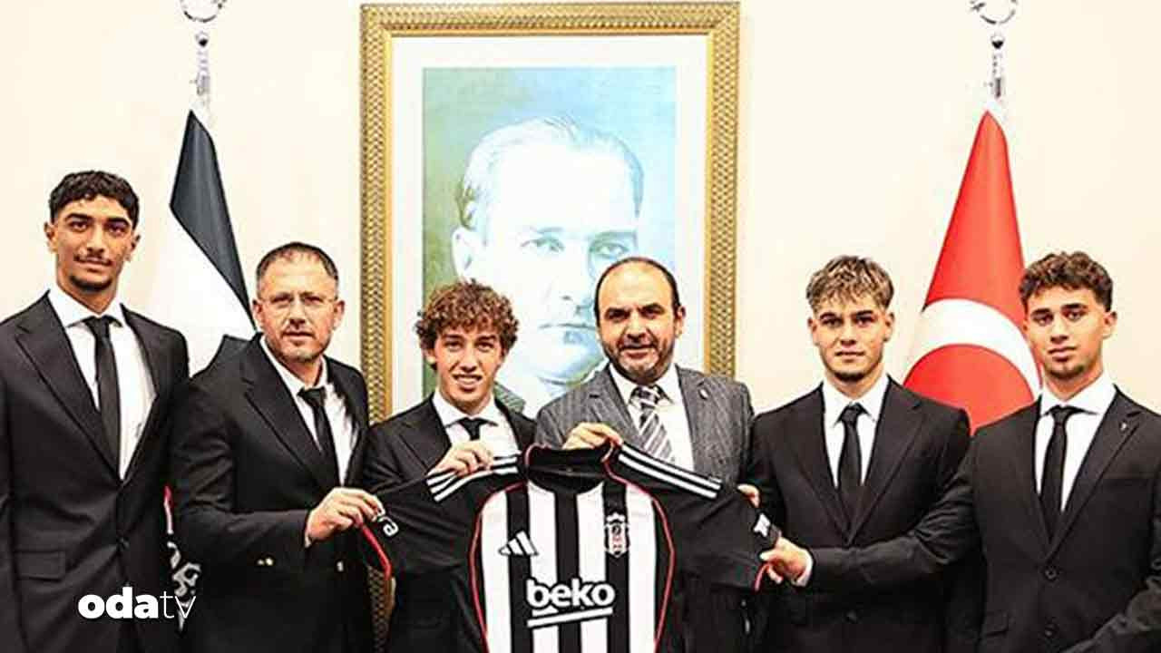 Beşiktaş’ta dört genç futbolcuyla profesyonel sözleşme imzalandı