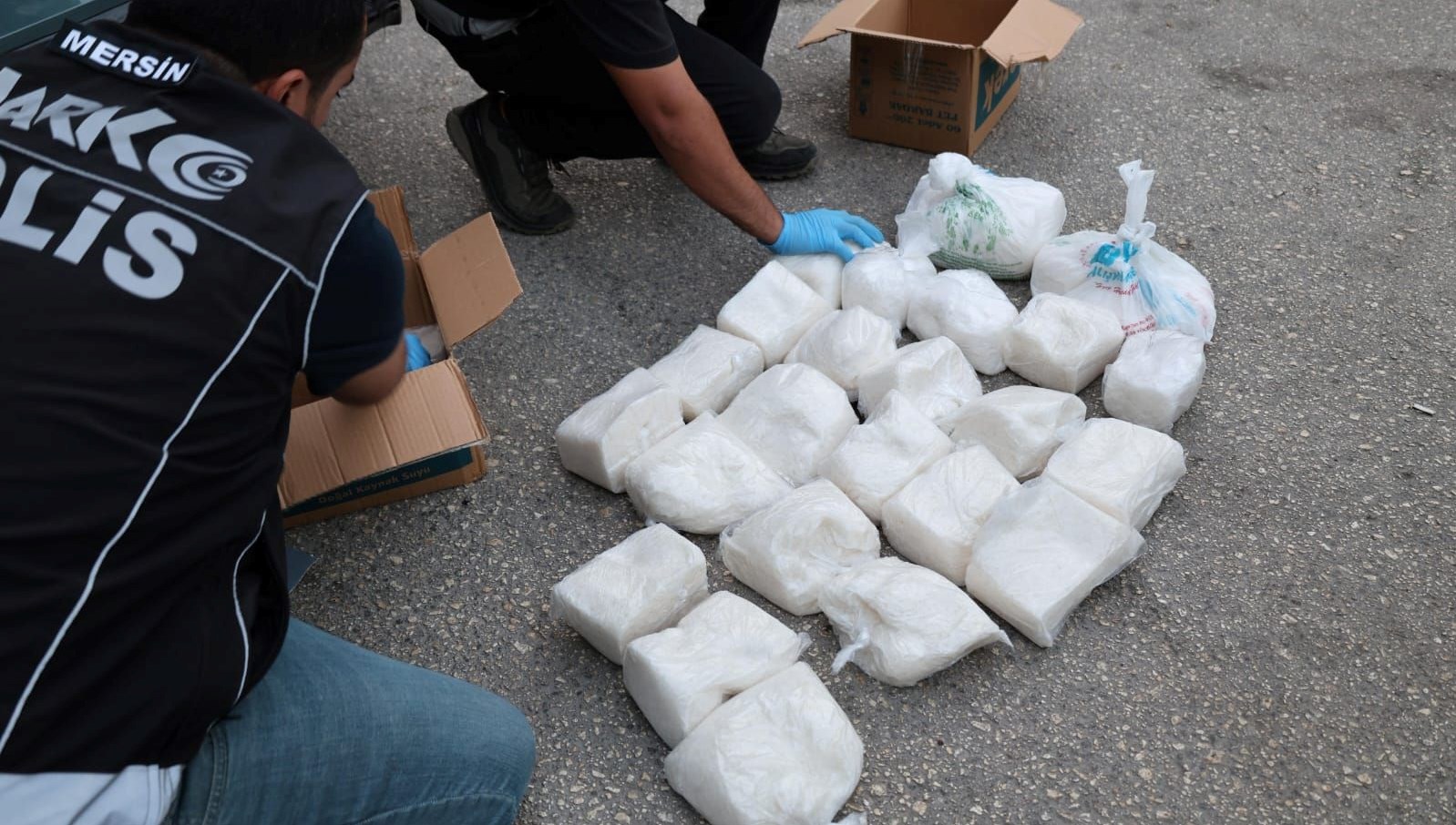 Kilolarca uyuşturucu ele geçirildi