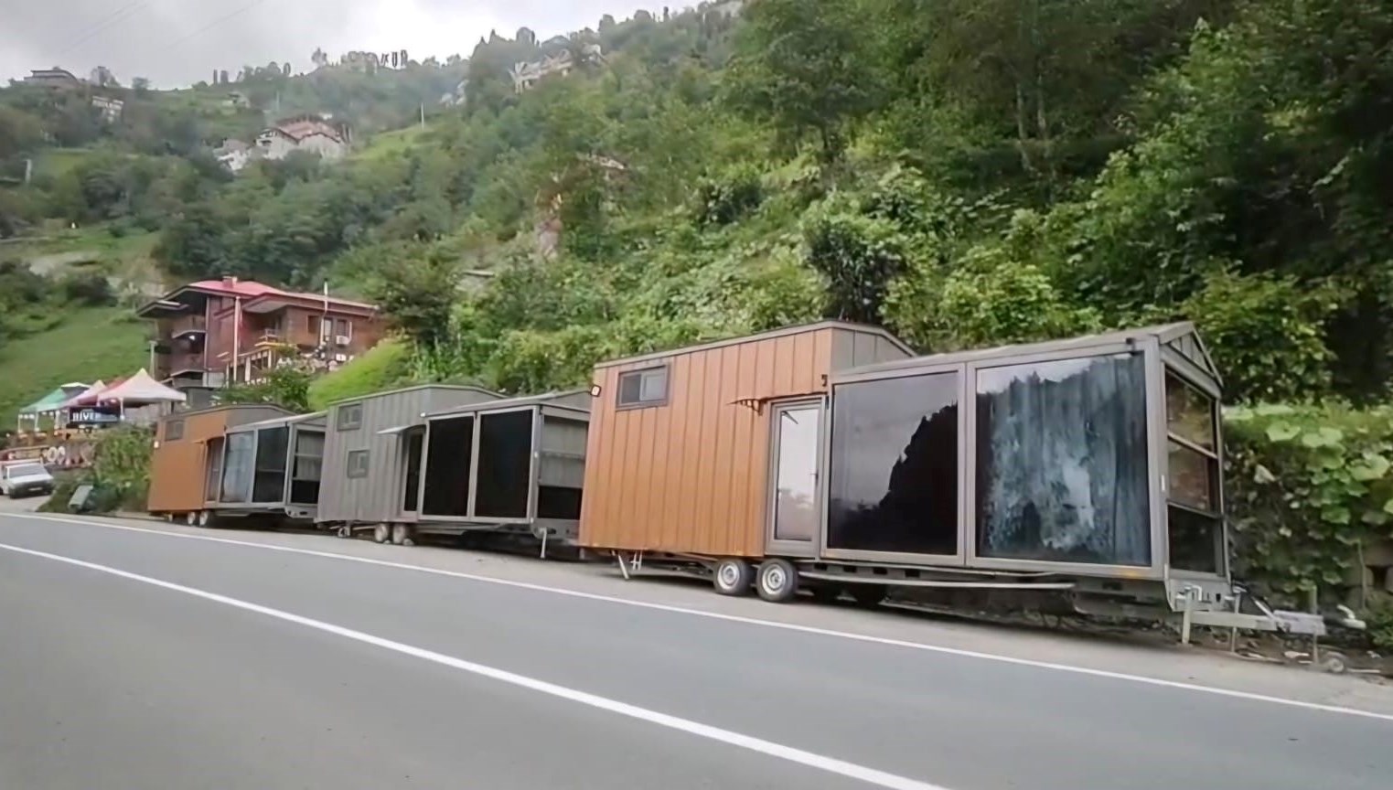 Rize’de sel sonrası bungalovlar sökülüyor