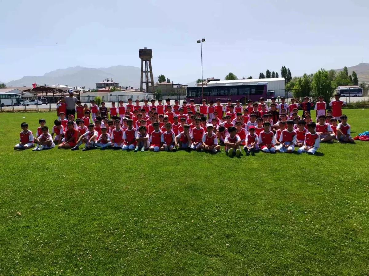 Van Büyükşehir Belediyespor’dan Vanspor’a Altyapı Desteği