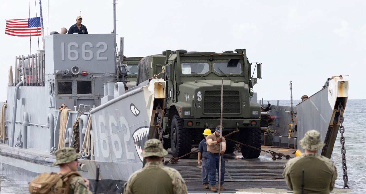 ABD gizlice istila hazırlıklarına başladı: Uçak gemileri, bombadıman uçakları sıra oldu