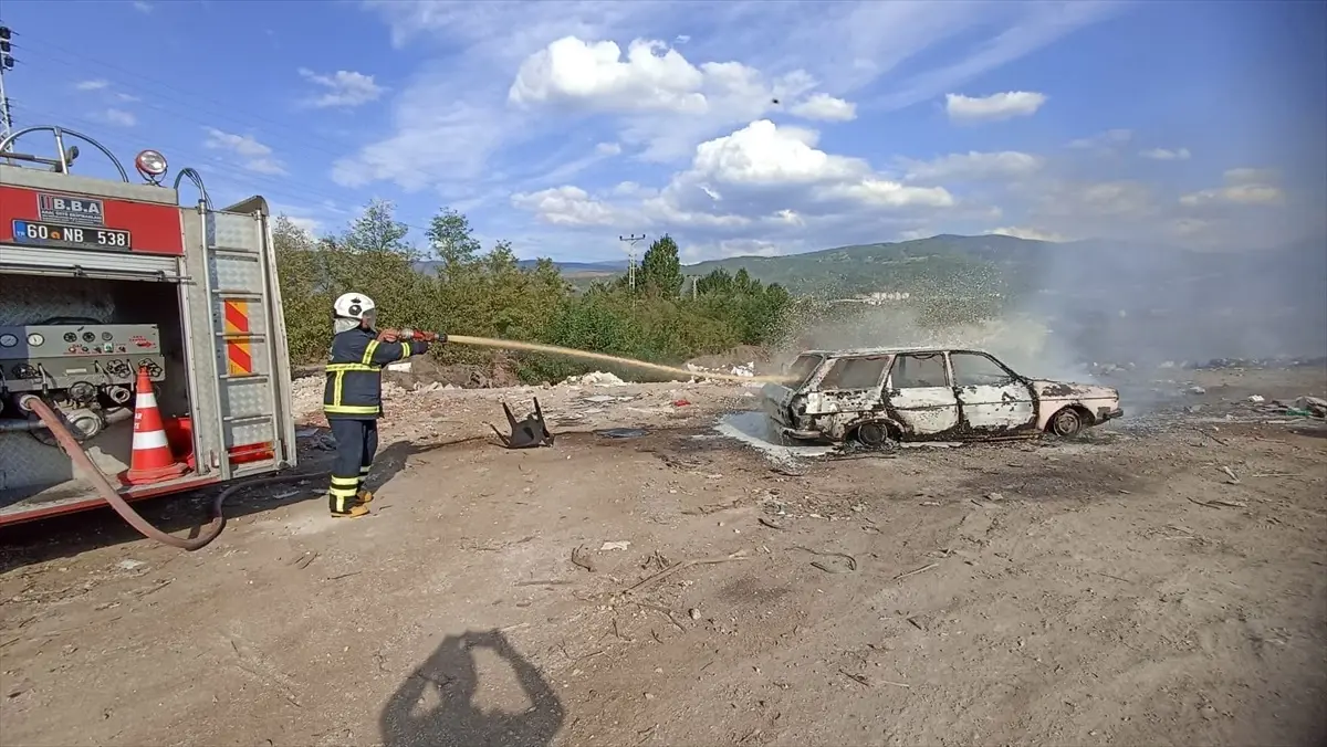 Tokat Niksar’da Bir Otomobilde Yangın Çıktı