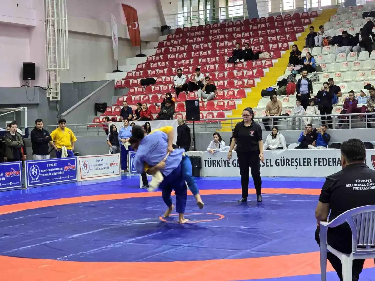 Yozgat’ta Kuşak Güreşi Türkiye Şampiyonası Düzenlendi