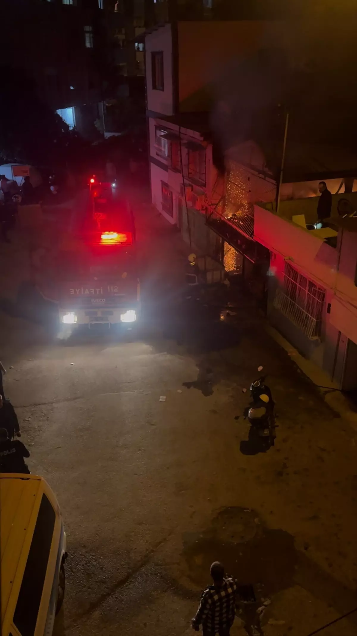 Adana’da Prefabrik Ev Yangını