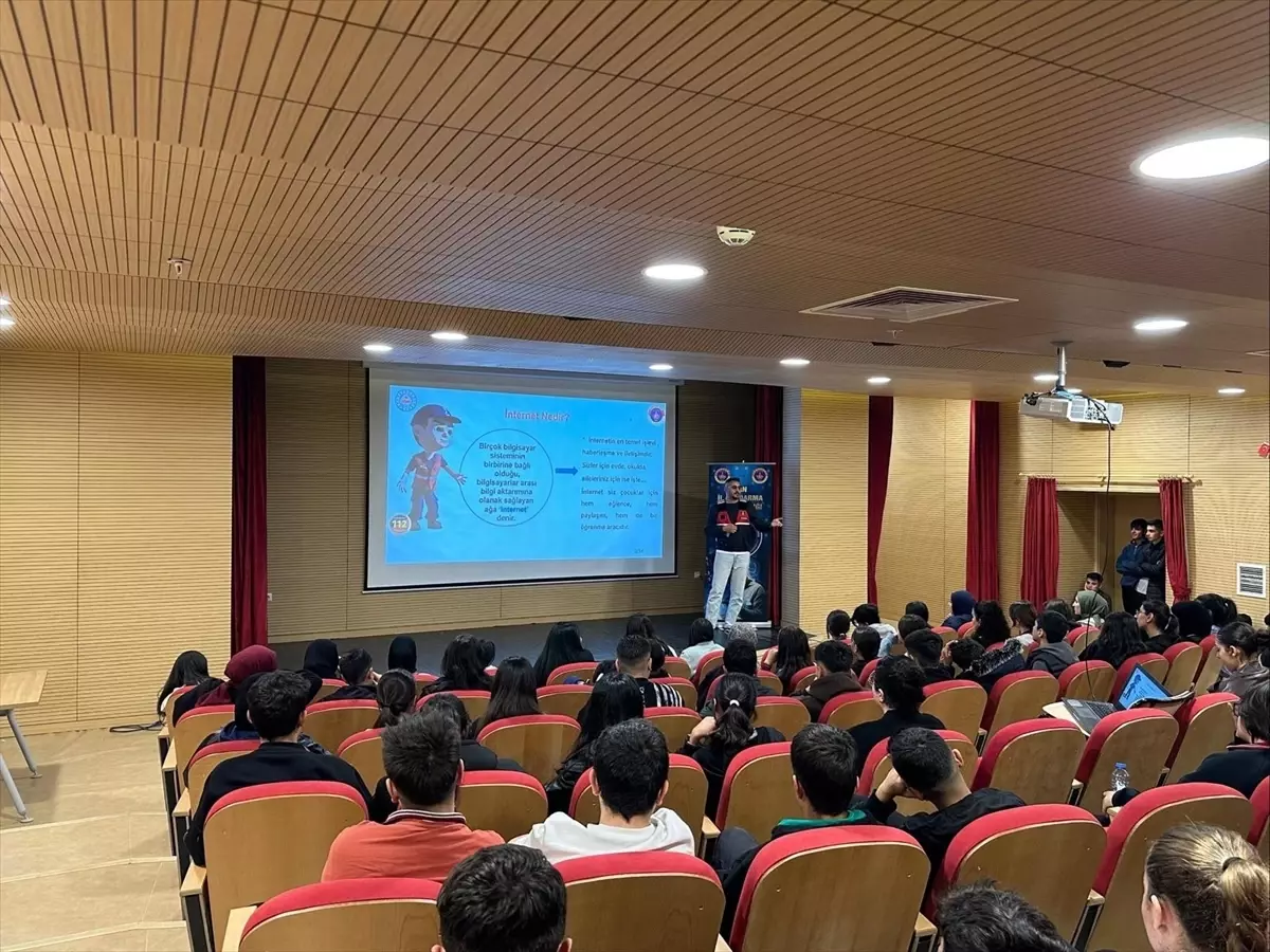 Erciş’te Öğrencilere Siber Farkındalık Eğitimi