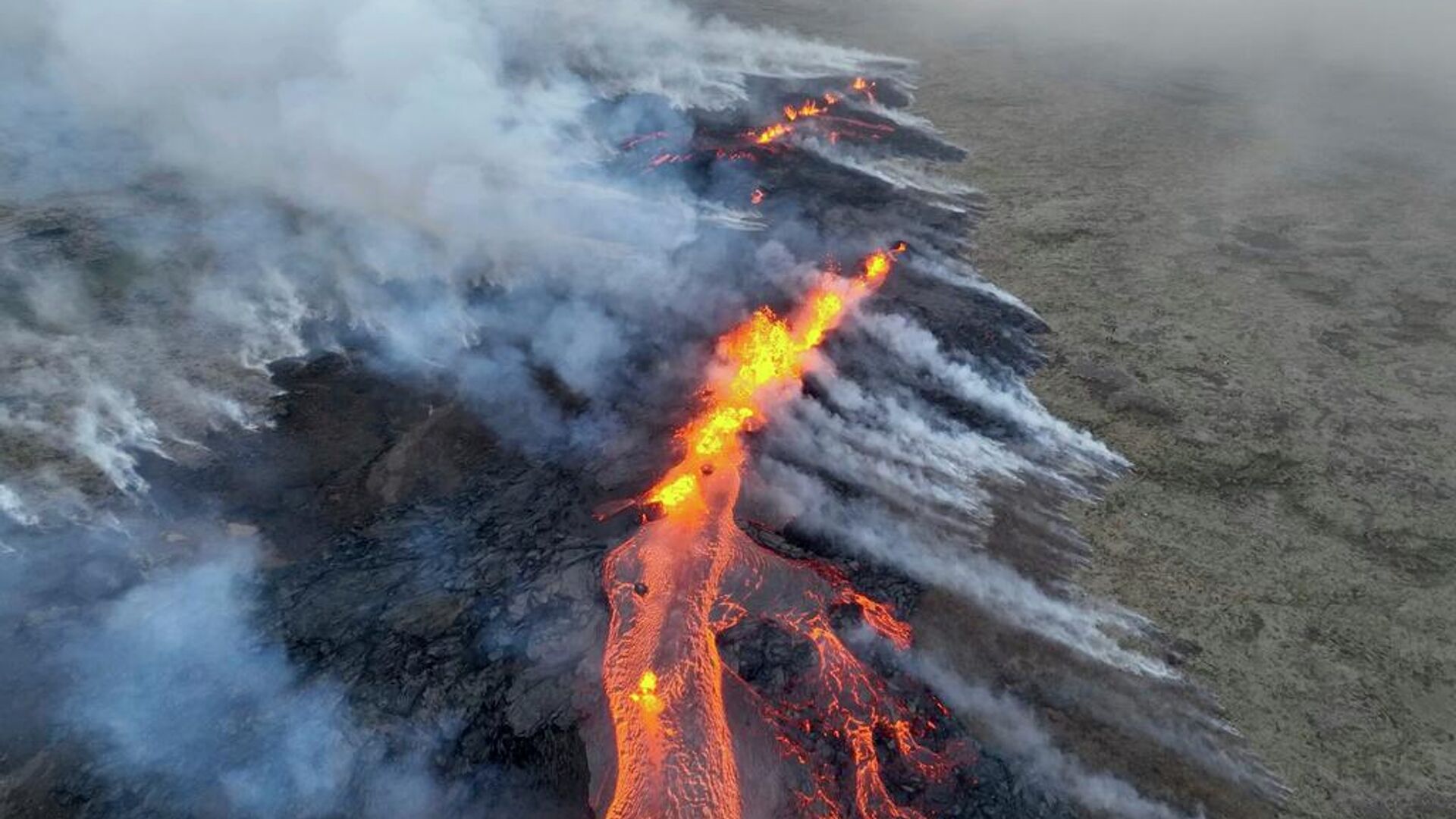 Fagradalsfjall Yanardağı’nda bulunan mikroplar diğer gezegenlerde yaşamın sırrını çözebilir