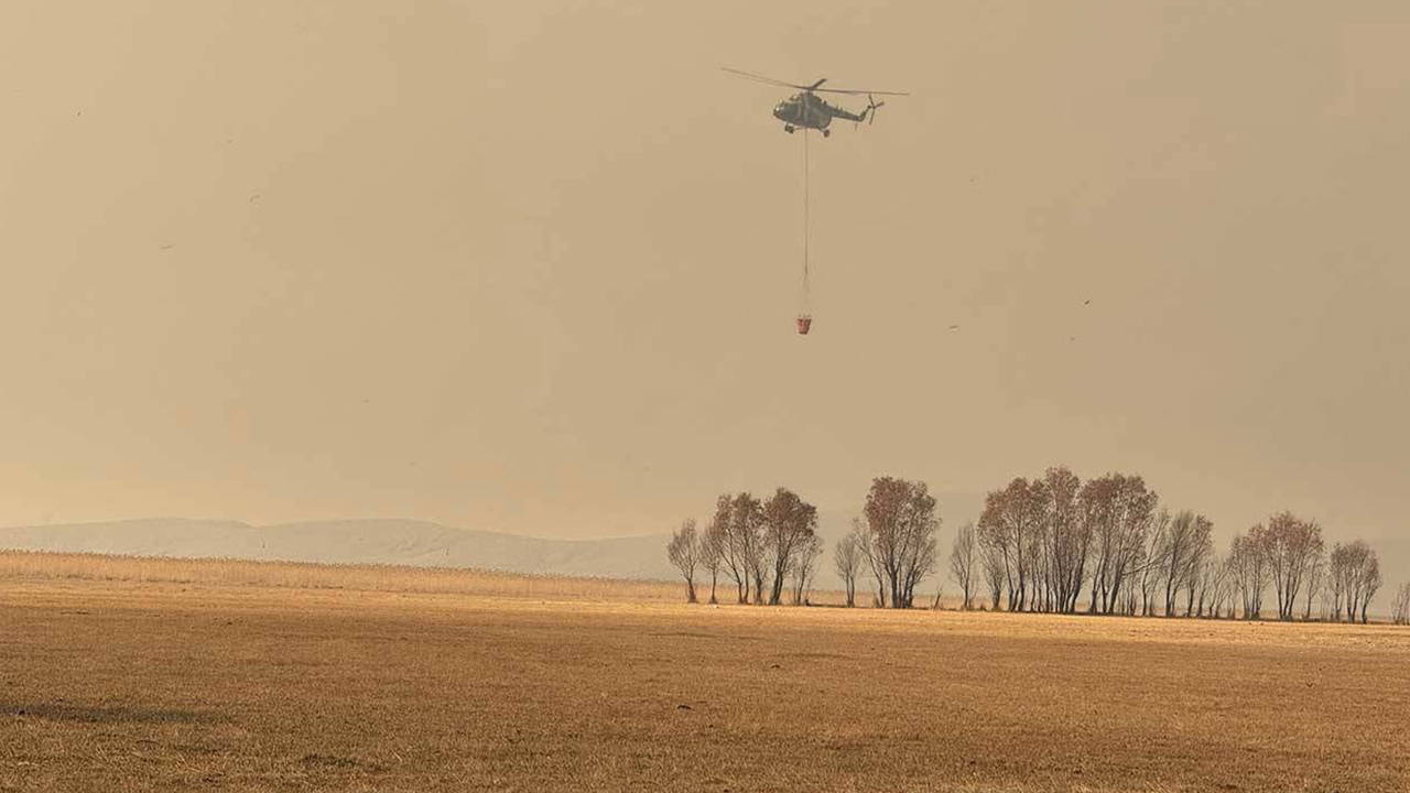 Hakkari’de Nehil Sazlığı’nda korkutan yangın!