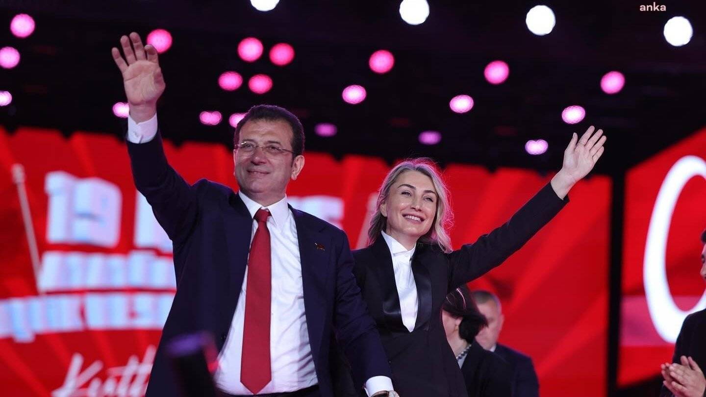 Özgür Özel açıkladı: Dilek İmamoğlu’nun diplomatik pasaportunu iptal etmişler!