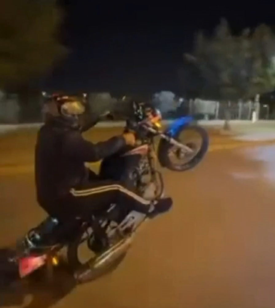 “Tek teker” şovunun bedeli ağır oldu: Ehliyeti iptal edildi