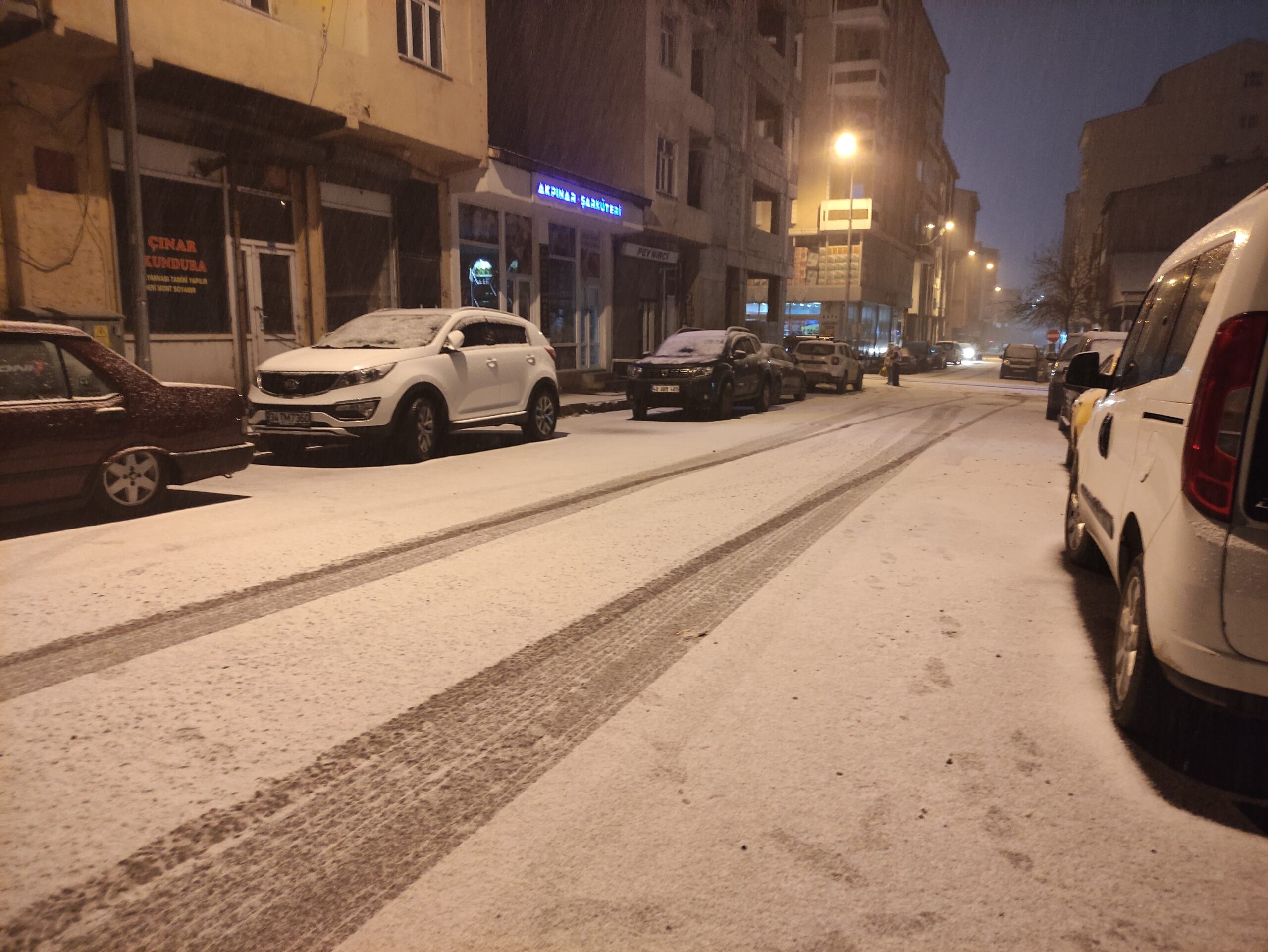 Ardahan yağan karla beyaza büründü