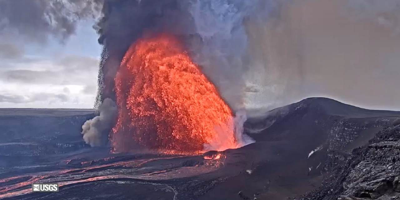 Görüntüler Hawaii’den: Yanardağ yeniden lav püskürttü