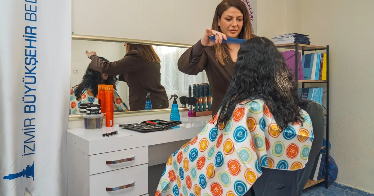 İzmir’de kadınlara mobil kuaför ve eğitim hizmeti