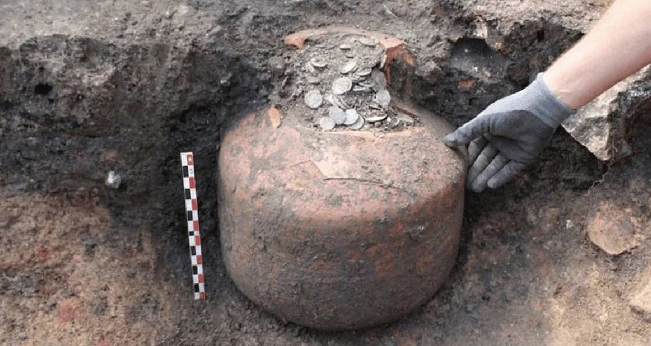 Köydeki evin altından hazine çıktı: 3 küpte 40 binden fazla bulundu her biri servet değerinde