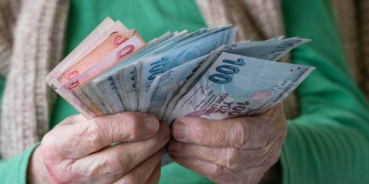 Milyonların cebine girecek para belli oldu! İşte Ocak 2026’da memur ve emekli maaşları