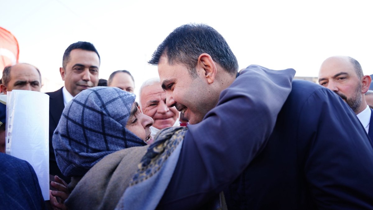 Murat Kurum, Kahramanmaraş’ta vatandaşlarla bir araya geldi