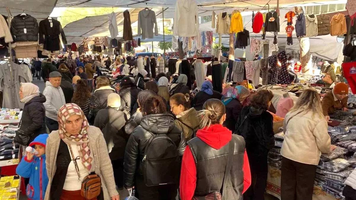 Salı Pazarı Yılın Son Haftasında Canlandı