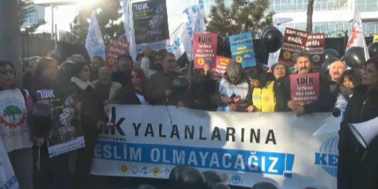 KESK, TÜİK’in kapısına dayandı! ‘2 buçuk milyon kamu emekçisi yoksulluğa teslim edildi’