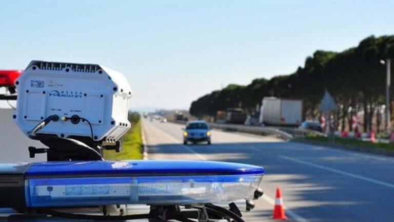 trafikte-yeni-hiz-cezasi-sistemi-yerlesim-ici-ve-disi-ayrildi-9-kademeli-ceza-donemi-basladi-PSHeyS3K.jpg